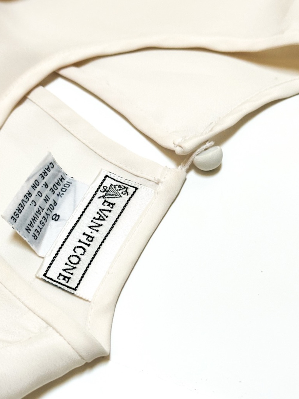 Vintage Evan Picone Ivory Matte Crêpe Satin Blouse Back Button Short Sleeve Top